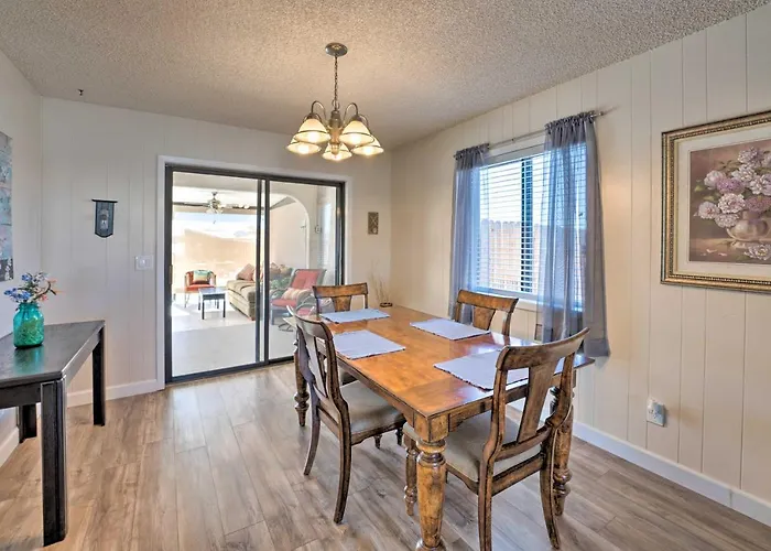 Havasu W/ Pool - 2 Miles To Waterfront! Holiday home