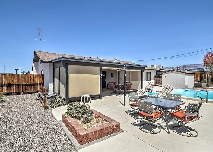 Havasu W/ Pool - 2 Miles To Waterfront! Holiday home *