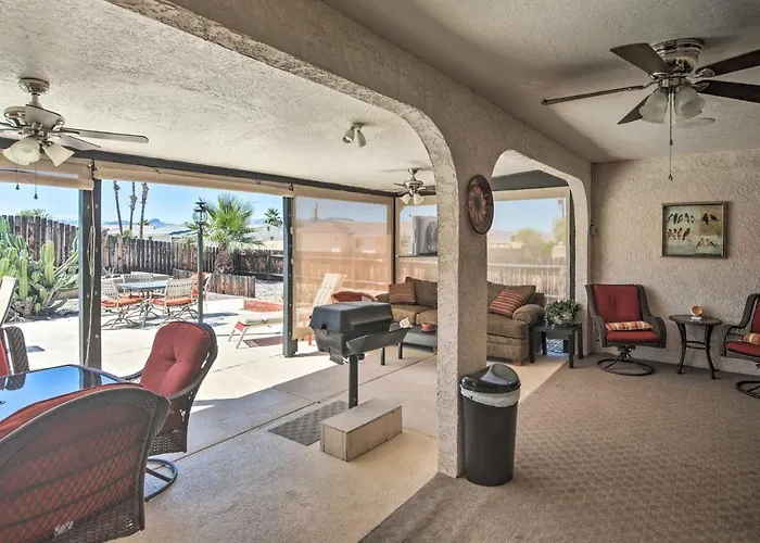 Havasu W/ Pool - 2 Miles To Waterfront! Holiday home Lake Havasu City