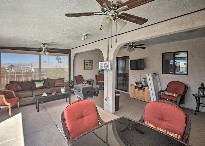 Havasu W/ Pool - 2 Miles To Waterfront! Holiday home Lake Havasu City